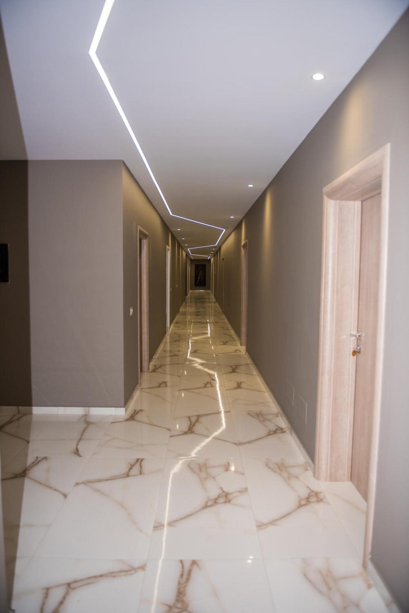 New Donantelo Hotel Vlorë エクステリア 写真
