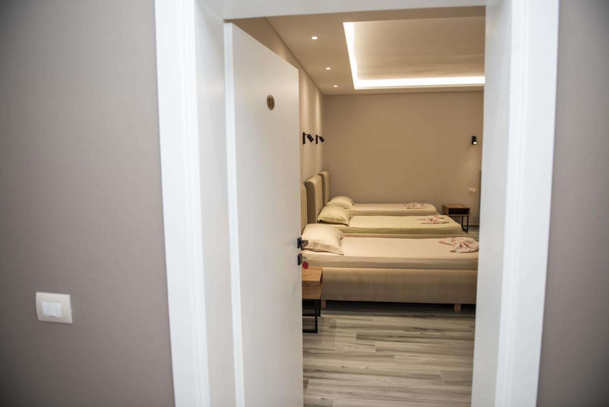 New Donantelo Hotel Vlorë エクステリア 写真